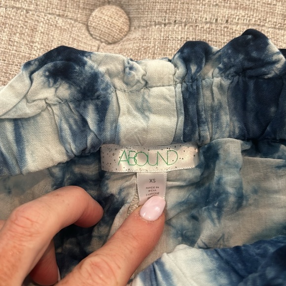 Blue and white bubble shorts - Picture 3 of 3